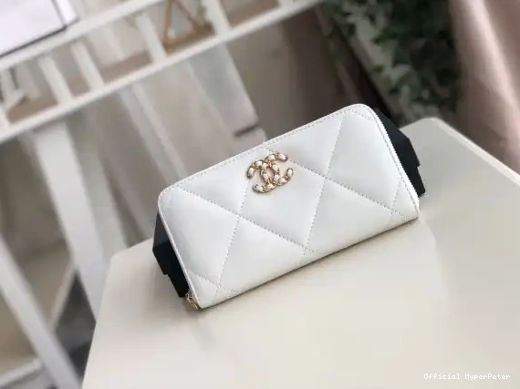 Hyper Peter 19 ZIPPED WALLET CHANEL 0628